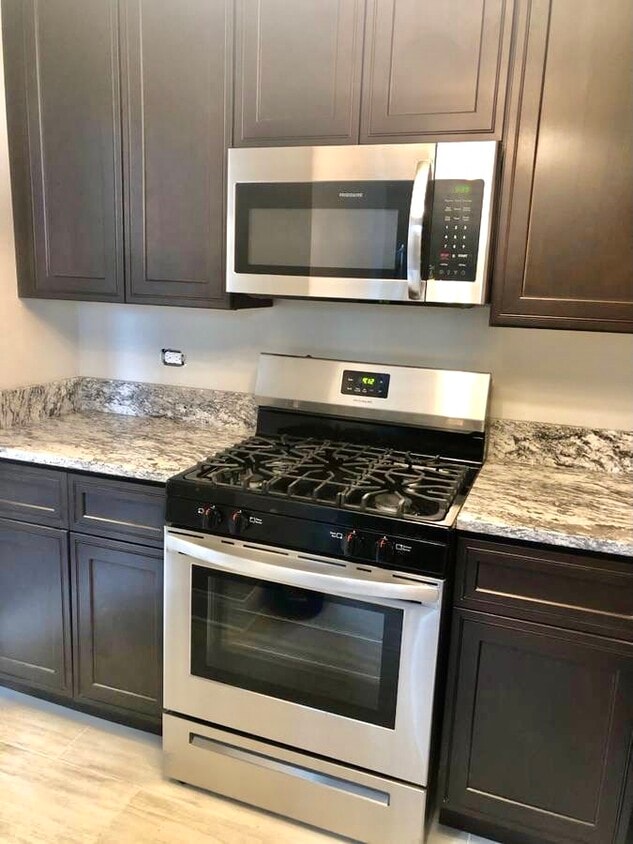 Foto principal - 1034 Lake St