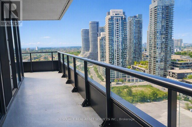 Photo du bâtiment - 448 Burnhamthorpe Rd W