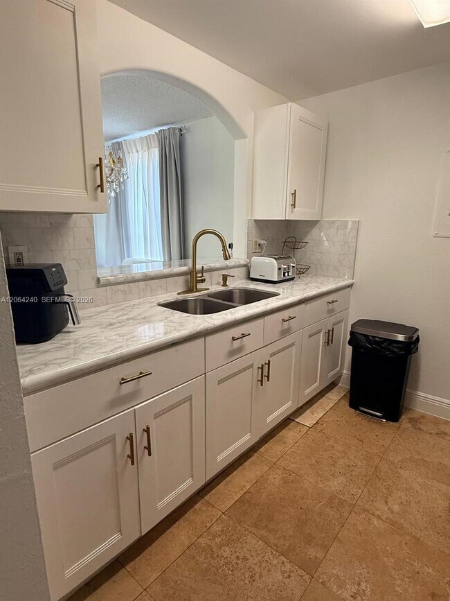 Foto del edificio - 2160 SW 16th Ave