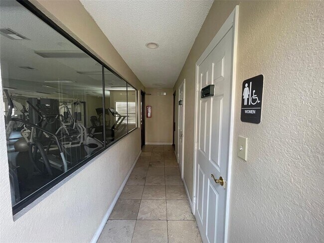 Foto del edificio - 5530 Chrishire Way