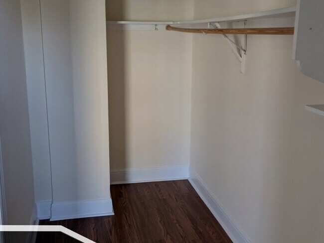 Foto del edificio - 3335 W Diversey Ave