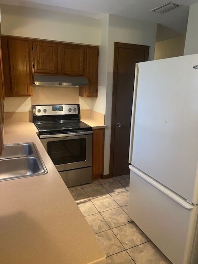 Foto del edificio - Nice 3 bedroom 1 and 1/2 bath in the heart...