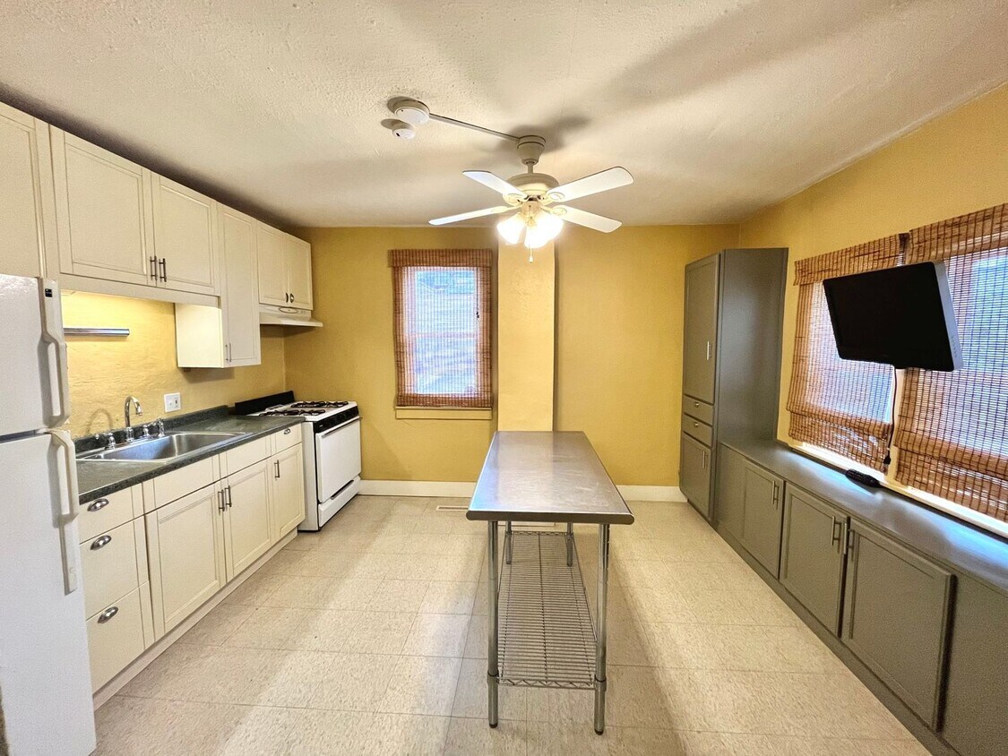 Foto principal - 424/424A, 424B W. Washington Street