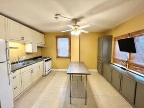 Building Photo - 424 W Washington St