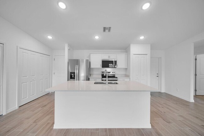 Building Photo - Brand-New Home in Lehigh Acres – Move-In R...
