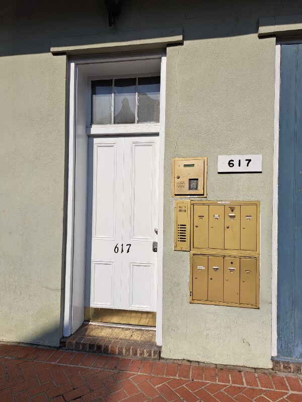 Foto del edificio - 617 Dauphine St