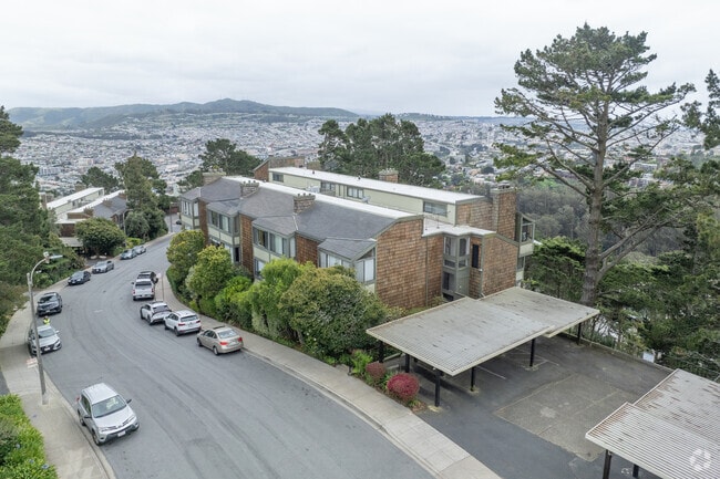 Building Photo - Goldmine Hill Condominium