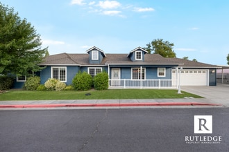 Building Photo - 1013 Hope Dr