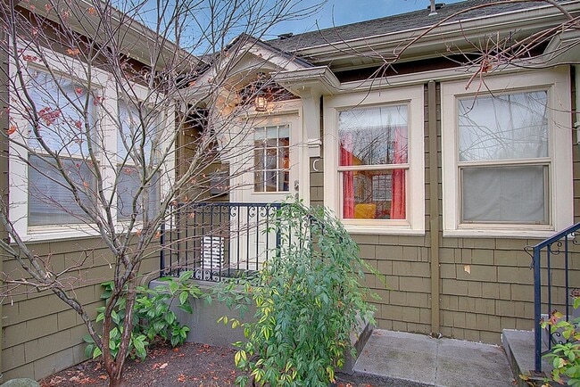 NEW PRICING! Furnished Cozy Bungalow Style... - NEW PRICING! Furnished Cozy Bungalow Style... House