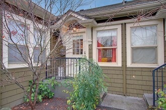 Building Photo - 421 10th Ave E