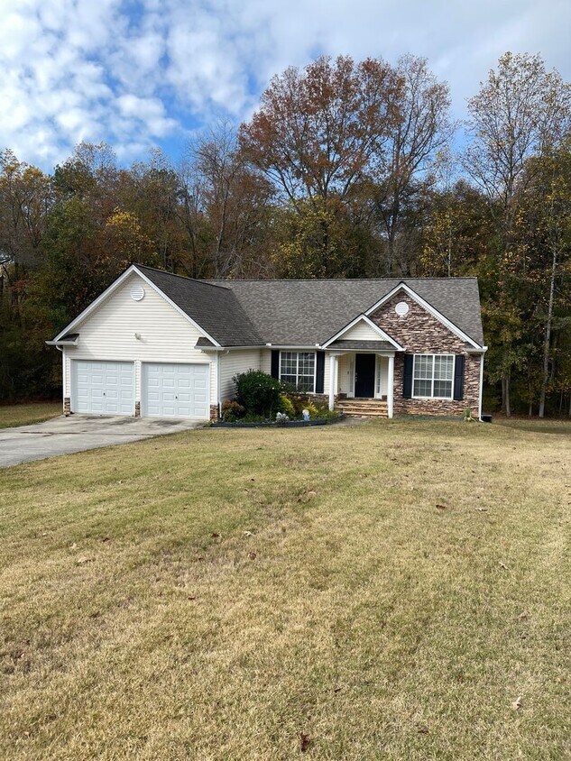 Foto principal - Ranch on full basement