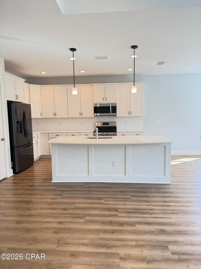 Building Photo - 300 Foxtail Wy