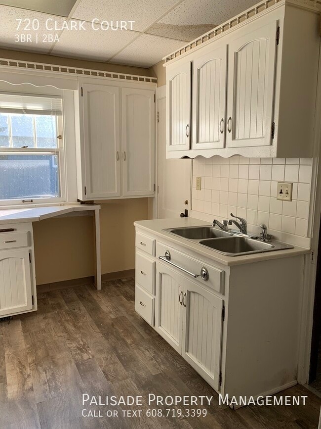 Building Photo - 720 Clark Ct