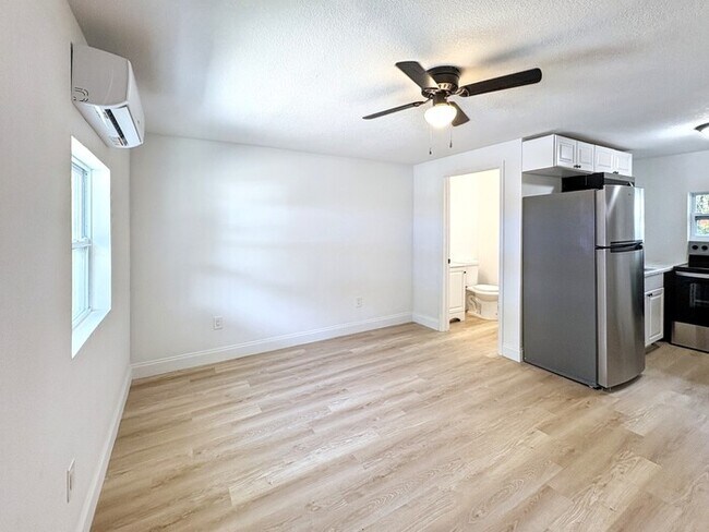 Foto del edificio - 4605 N Hubert Ave
