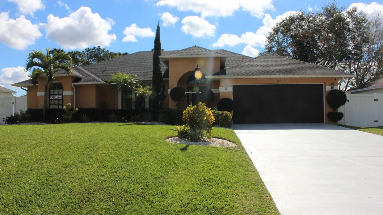 Foto principal - 464 SW Saginaw Ave