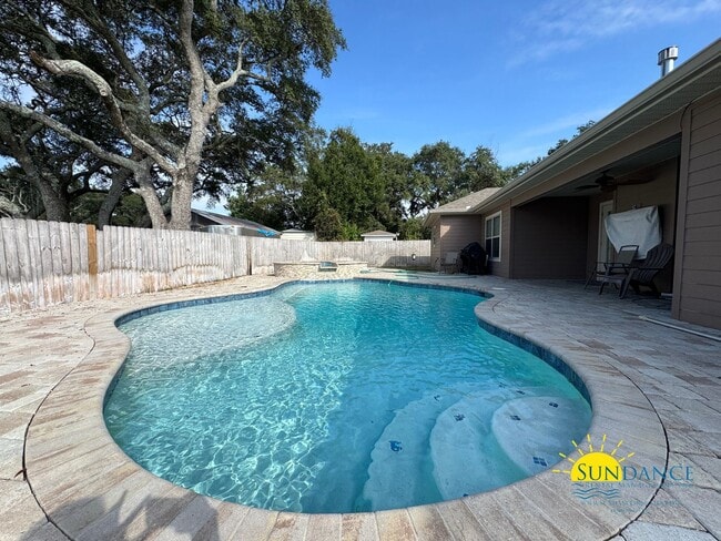 Building Photo - Stunning 4 Bedroom Home with Sparkling Pool!