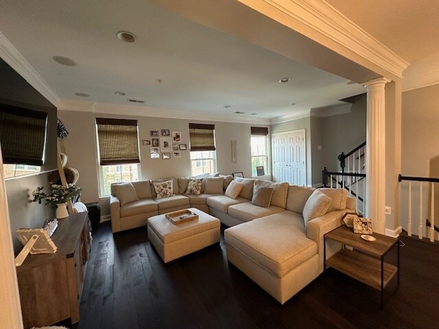 Foto del edificio - 323 Community Center Ave