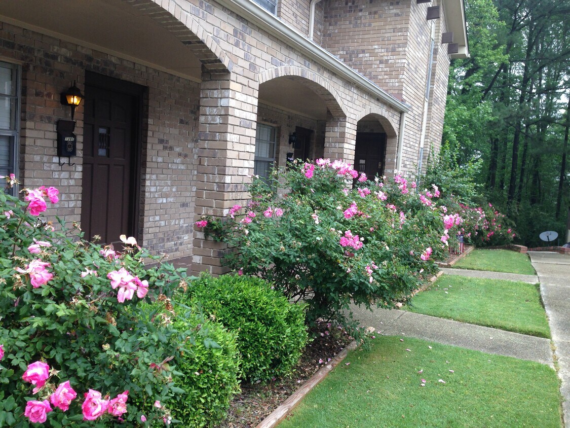 Primary Photo - 732 Sanders Rd