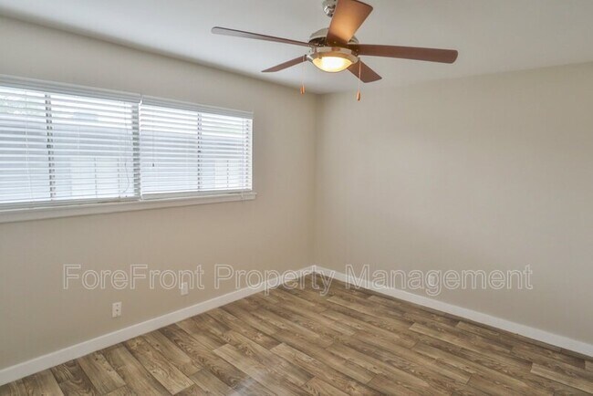 Building Photo - 739 Byrnes Dr
