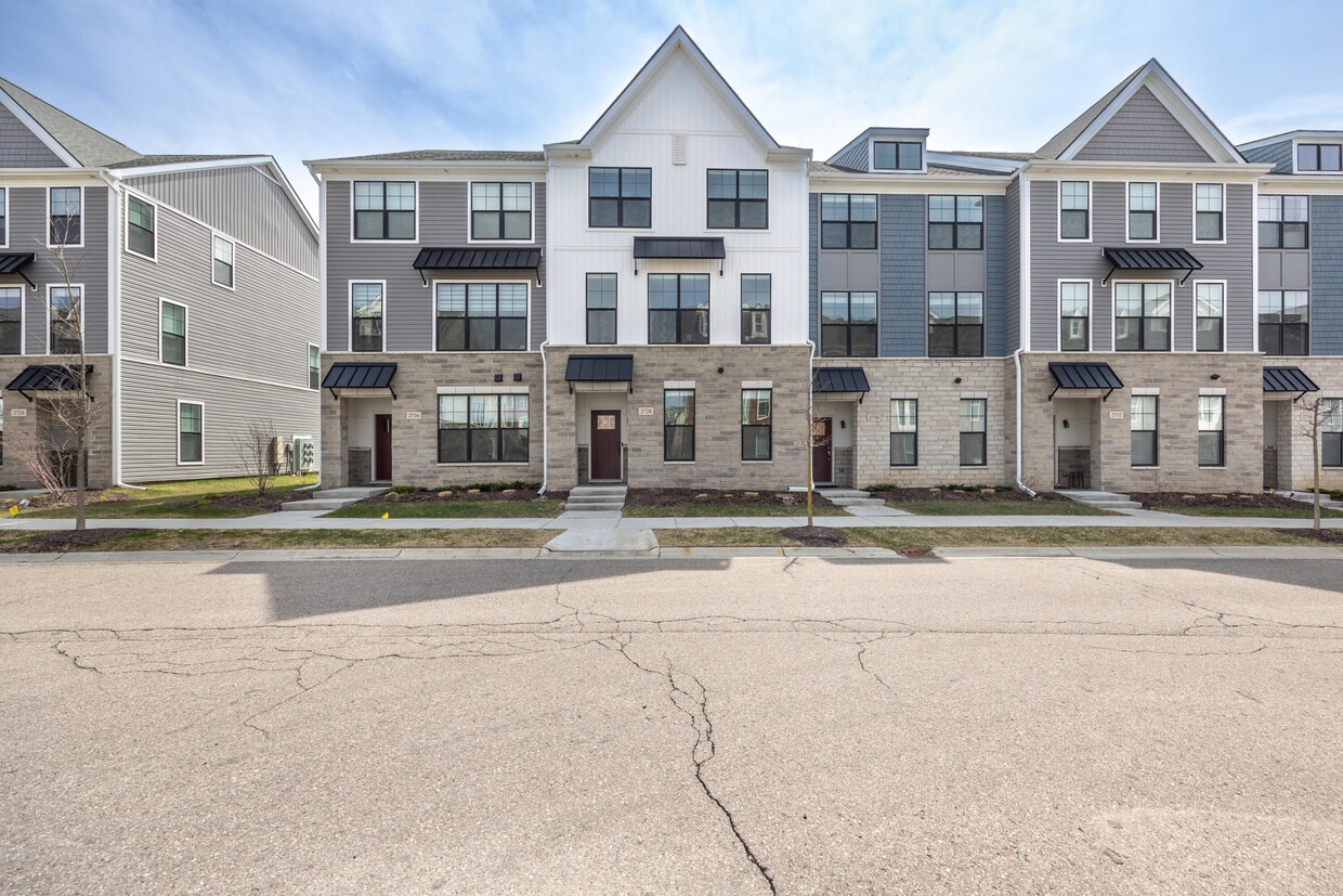 Primary Photo - 2728 S Spurway Dr