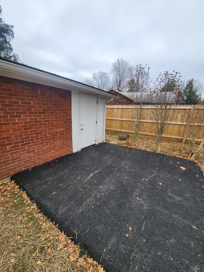 Building Photo - Charming 3 bedroom 1 bath in Crestwood wit...