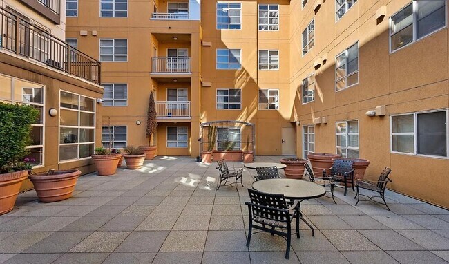 Foto del edificio - 111 108th Ave NE