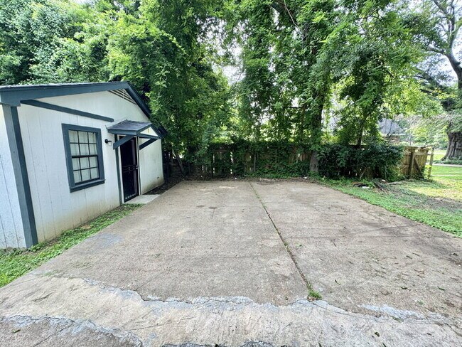 Building Photo - 1407 Ferguson Rd