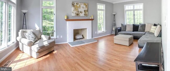 Building Photo - 21250 Smokehouse Ct