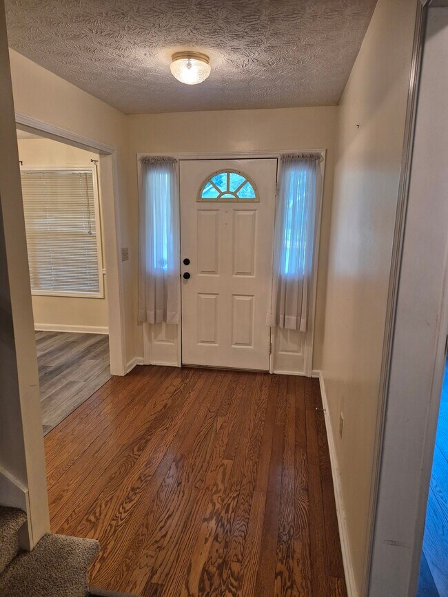 Building Photo - 153 Valleydale Dr