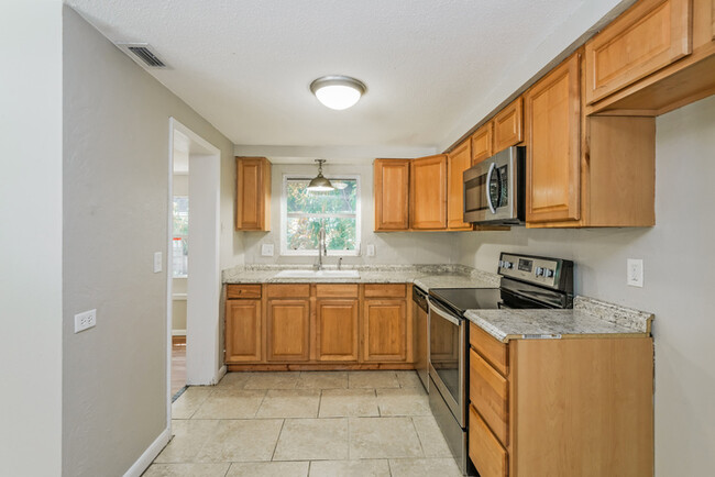 Foto del edificio - 3 Bedroom in Safety Harbor, FL