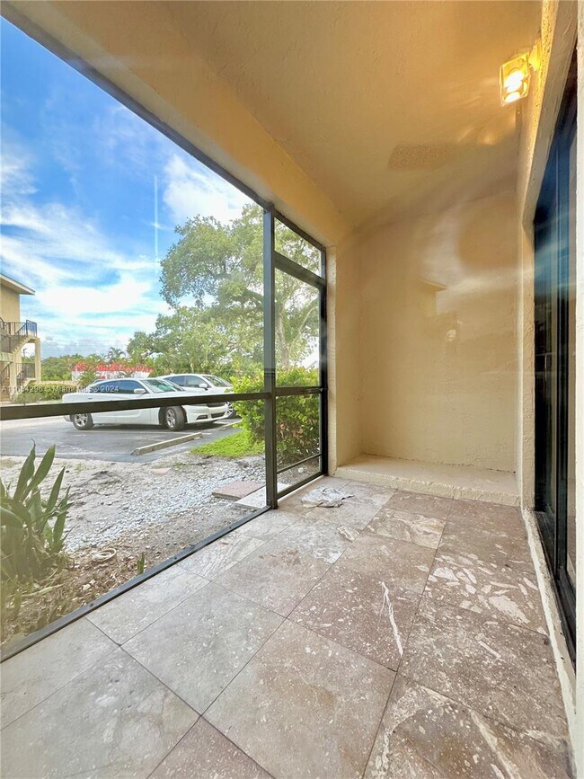 Building Photo - 2550 SW 18th Ter