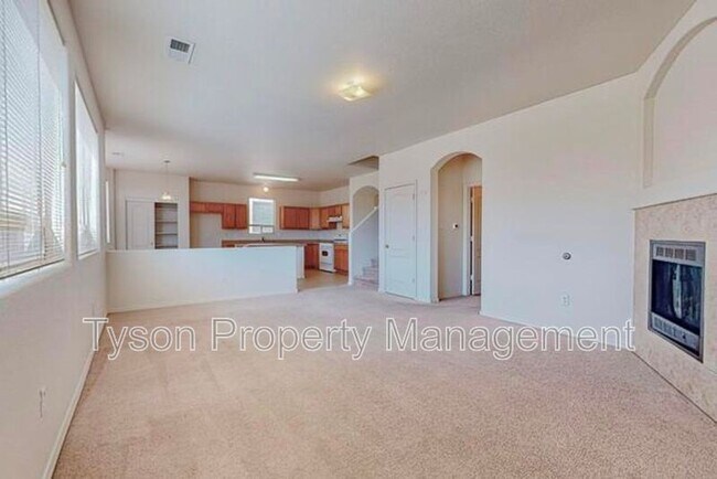 Building Photo - 2420 Falesco Dr SE