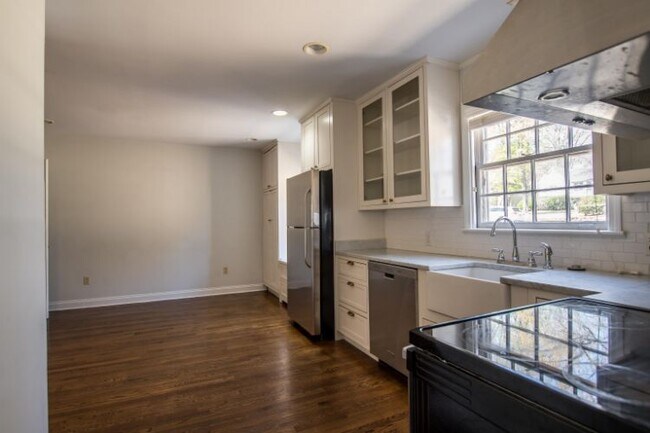Building Photo - 3573 Highland Park Pl