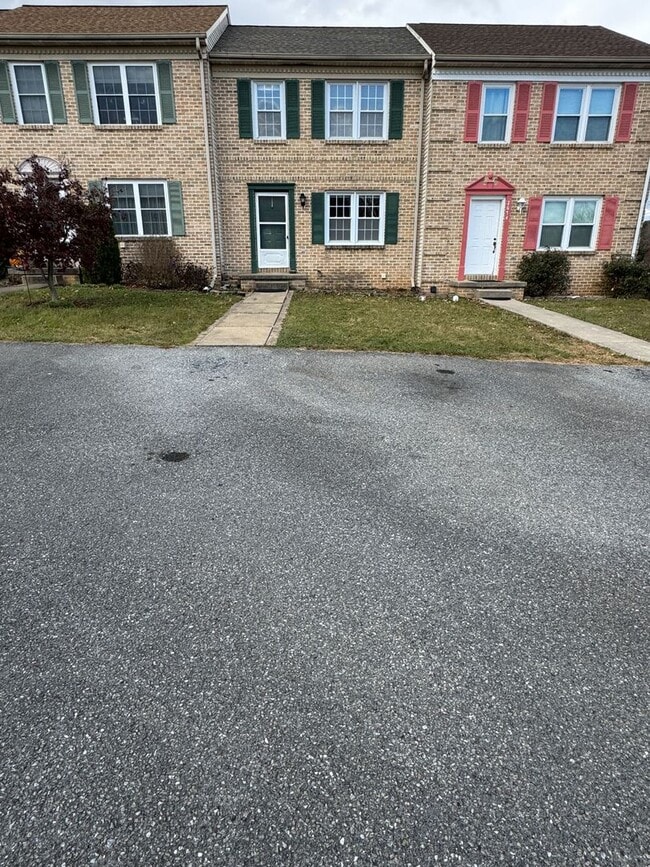 Foto del edificio - 2-bedroom, 1-bathroom home in East Petersburg, PA