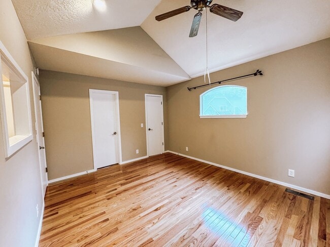 Building Photo - Newly Remodeled 2 Bed 1.5 Bath - A True Na...
