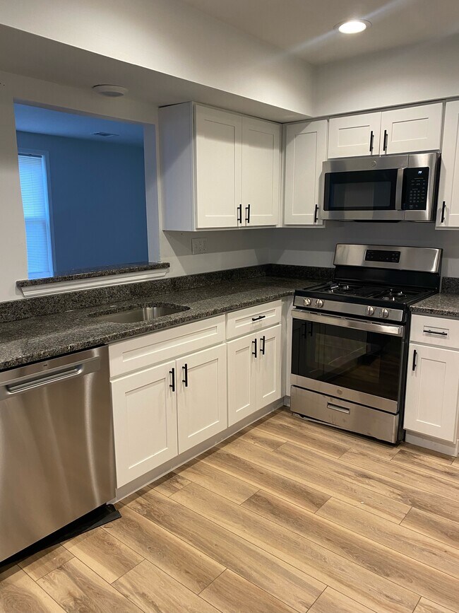 Foto del edificio - 132 Oakmont Rd