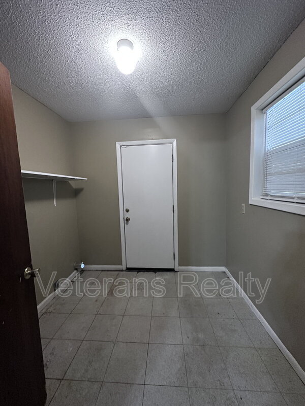 Building Photo - 101 S Kern Dr