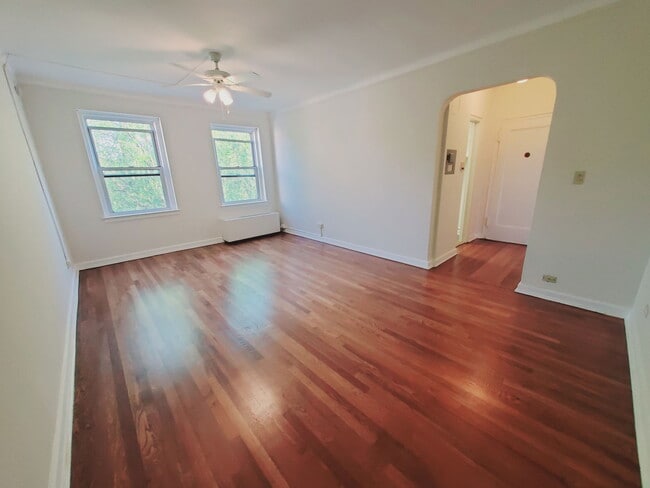 Building Photo - 104 Woodside Green