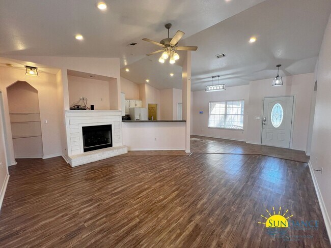 Foto del edificio - Sophisticated 3 Bedroom Home with Smart Ho...