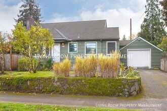 Building Photo - 3524 NE Simpson St