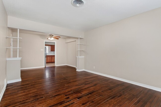 Foto del edificio - 2 Bedroom, 1 Bath House in Casa View!