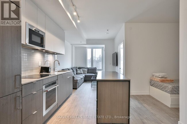 Building Photo - 215 Lakeshore Rd W