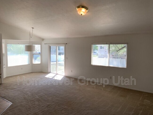 Building Photo - 1829 N Cavallo Dr