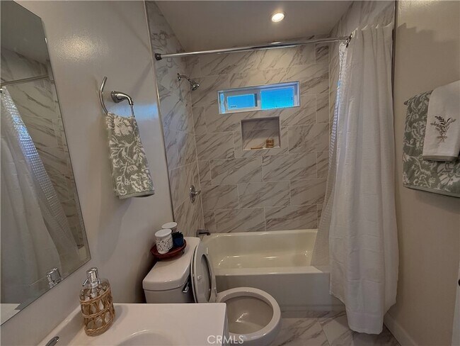 Foto del edificio - 549 N Niagara St