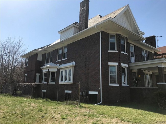Building Photo - 951 E Grand Blvd