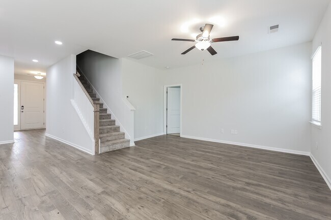 Building Photo - 200 Bosa Ln