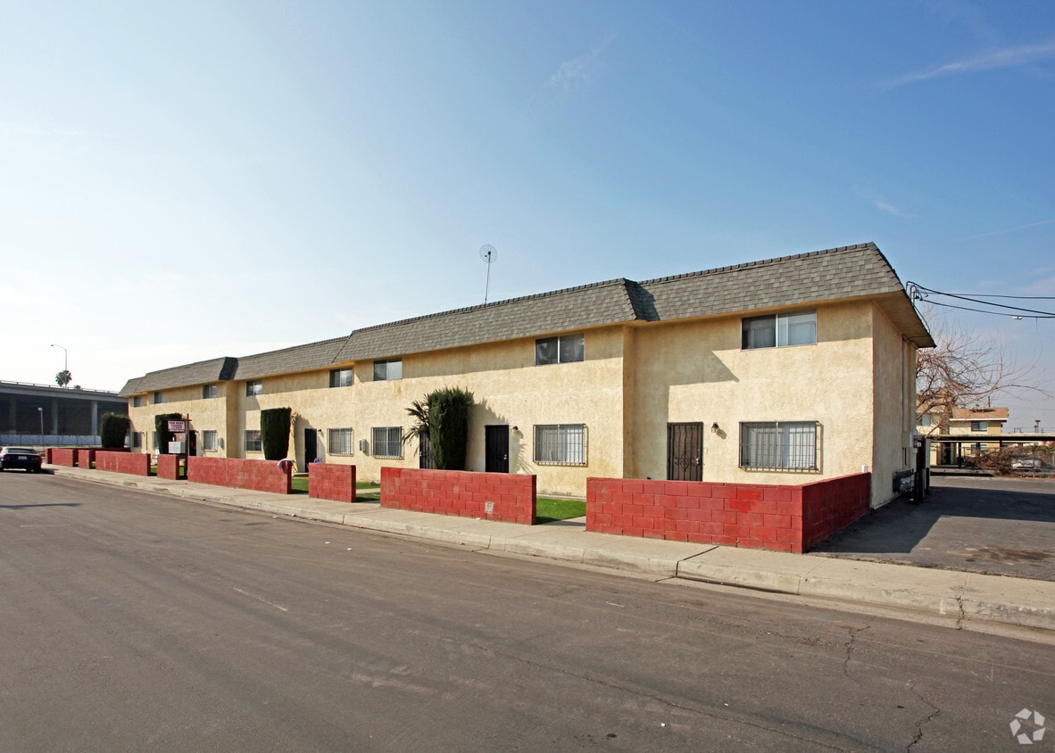 Building Photo - 2711 San Dimas St