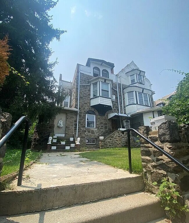 Foto del edificio - 814 N 63rd St