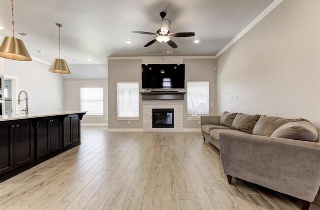 Foto del edificio - 3024 Drake Crest Dr