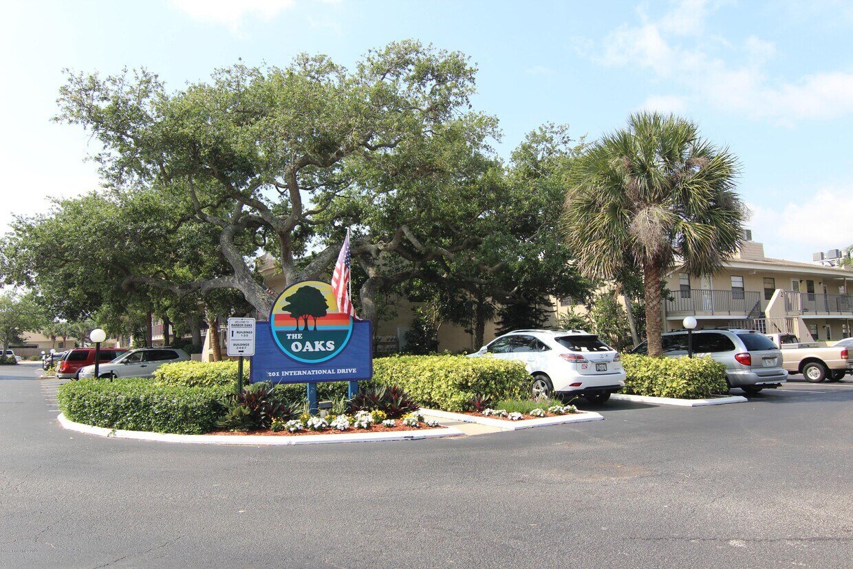 201 International Dr Unit 421, Cape Canaveral, FL 32920 Condo for